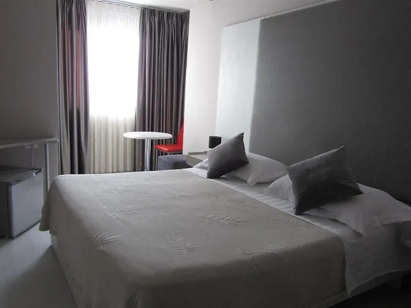Freddy'S Hotel Albania