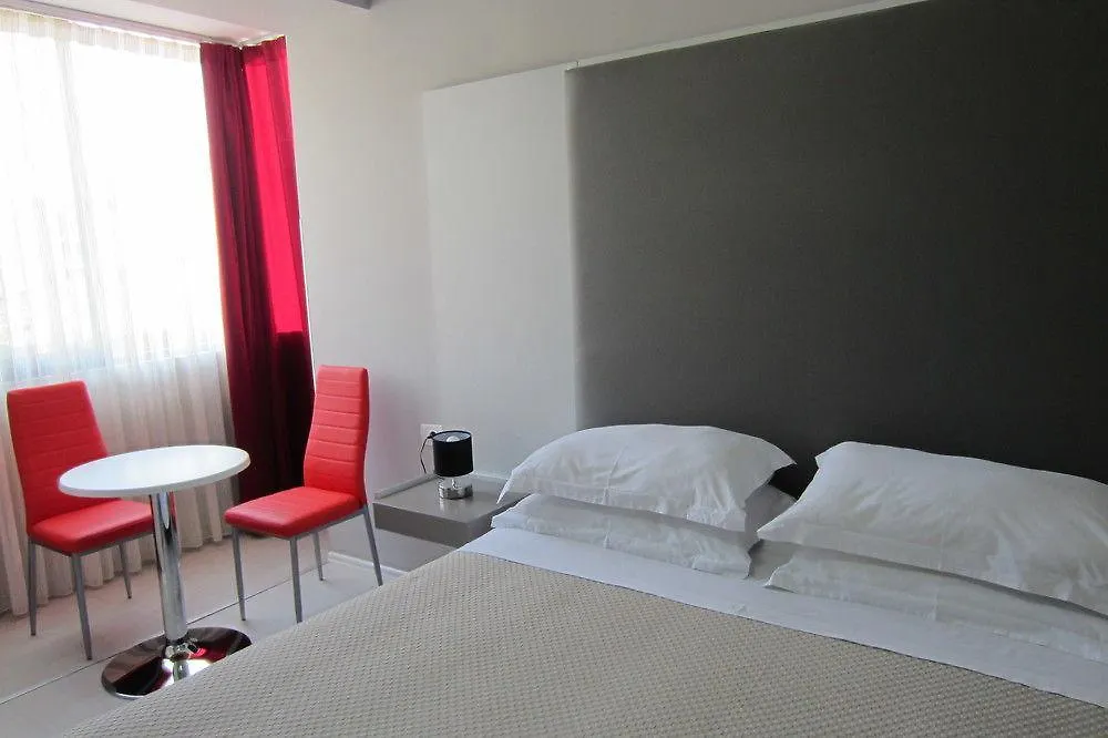 Freddy'S Hotel Tirana