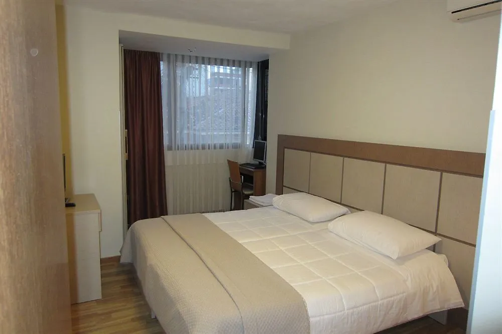 Freddy'S Hotel Tirana