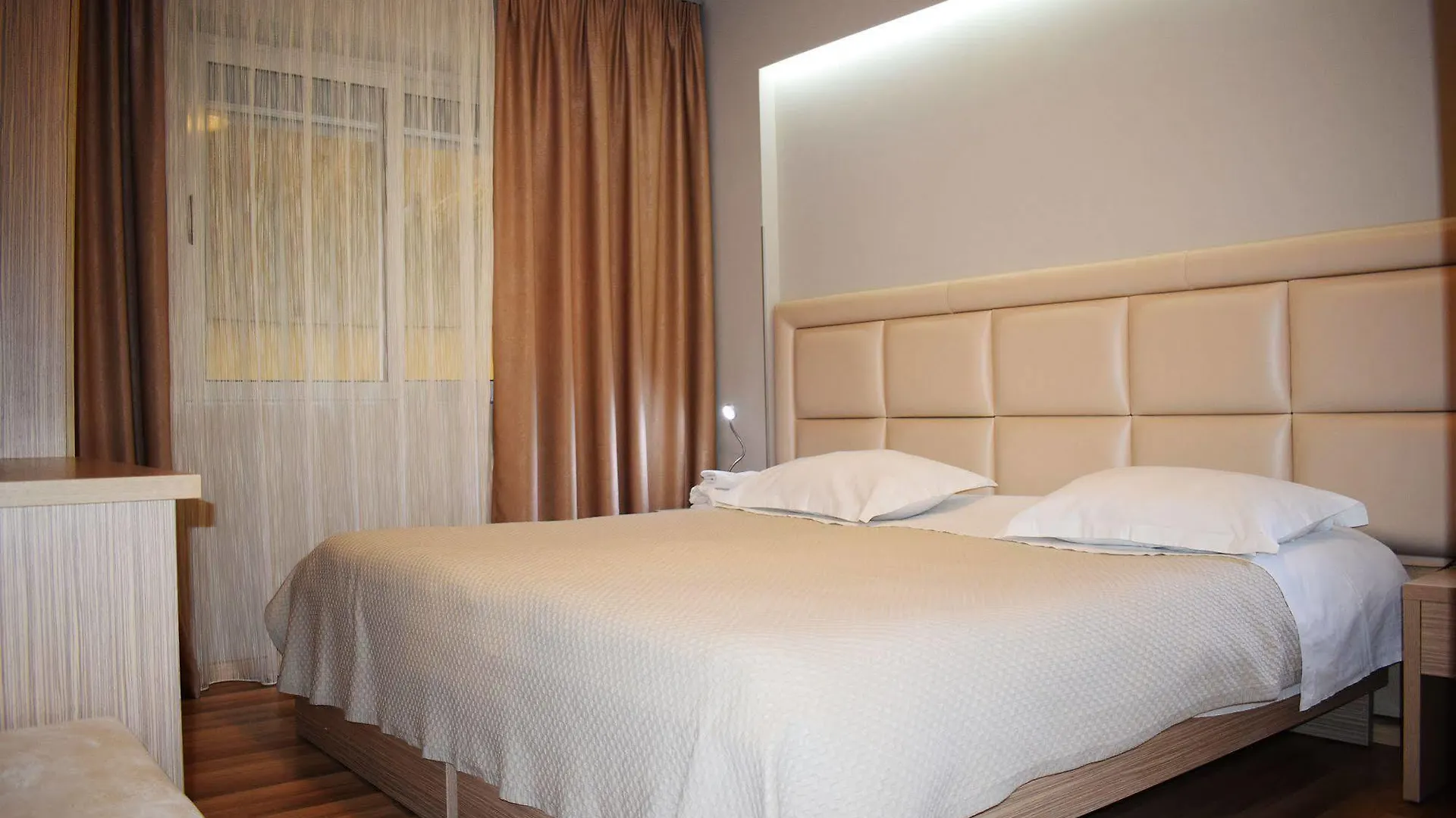 Freddy'S Hotel Tirana