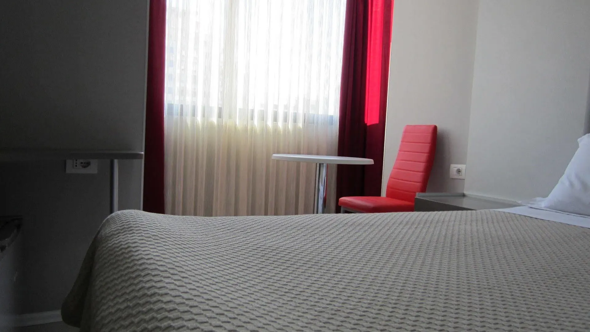 Freddy'S Hotel Tirana
