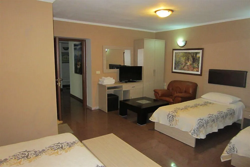 Freddy'S Hotel Tirana