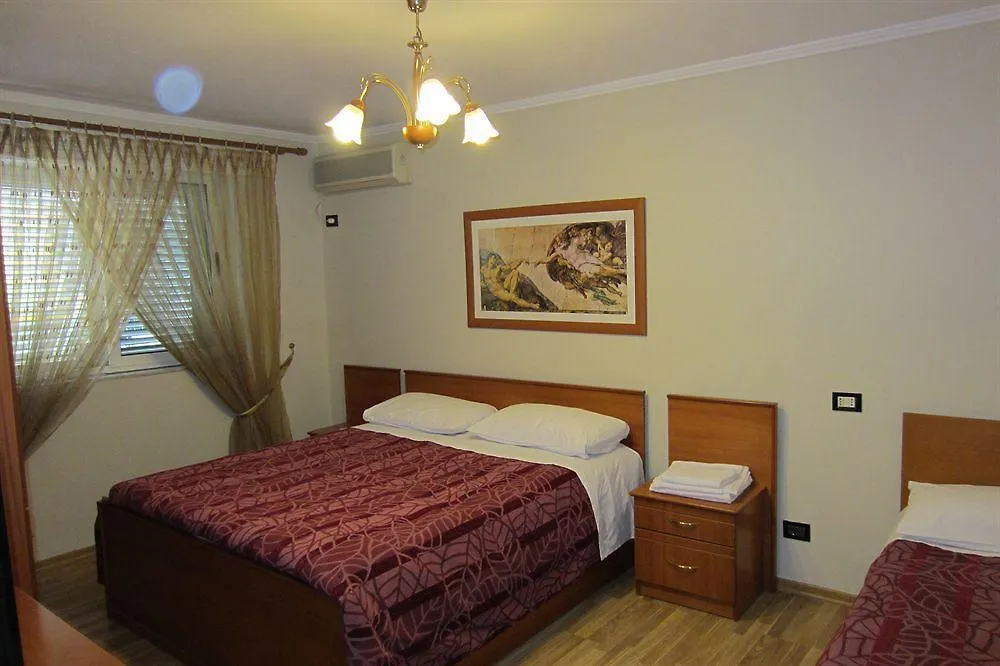 Freddy'S Hotel